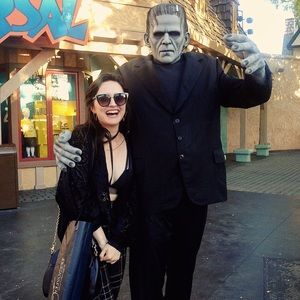 Meet your Posher, Cat